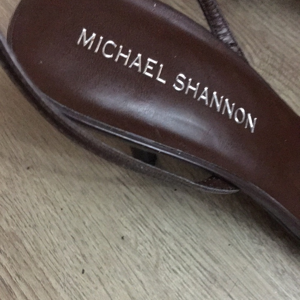 Michael Shannon Brown Strappy Leather Sandals & Travel Bag
Size 9 - Picture 5 of 13